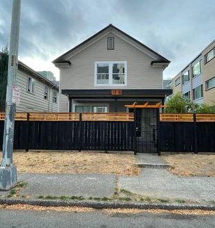 6-Bedroom Single Family Home for Rent in Seattle, WA 98105 – $7200/mo | 2 Baths | Updated 2025