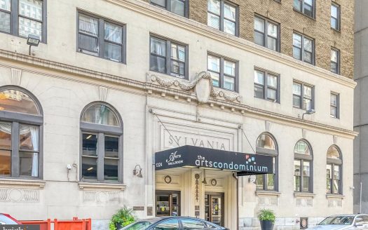 Condo for Sale in Philadelphia, PA 19107 – 1 Bedroom, 1 Bath – $100000