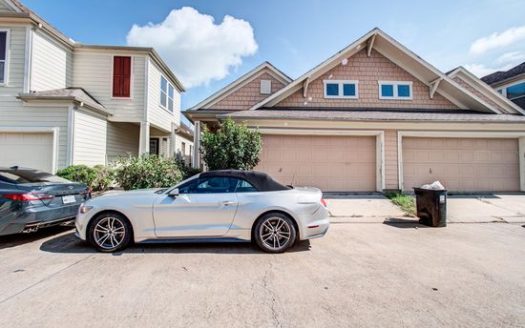 3-Bedroom Townhouse  for Rent in Houston, TX 77082 – $1700/mo | 2 Baths | Updated 2025
