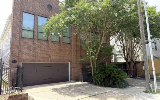 3-Bedroom Townhouse for Rent in Houston, TX 77007 – $2995/mo | 3 Baths | Updated 2025