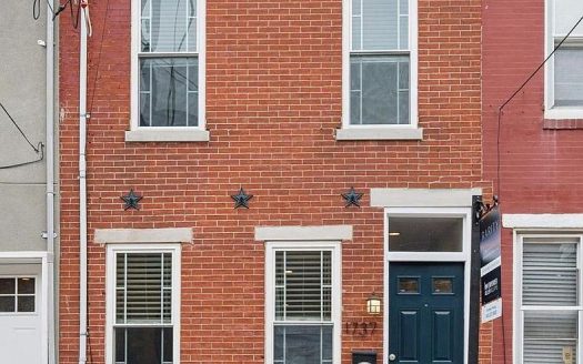 Townhouse for Sale in Philadelphia, PA 19145 – 3 Bedrooms, 2 Baths – $389999