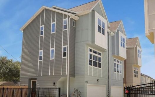 3-Bedroom Single Family Home for Rent in Houston, TX 77080 – $2750/mo | 4 Baths | Updated 2025