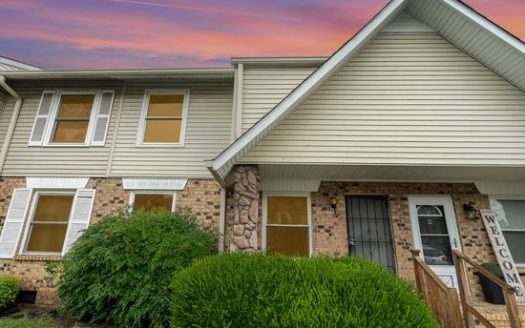 3-Bedroom Townhouse  for Rent in Nashville, TN 37217 – $1700/mo | 2 Baths | Updated 2025