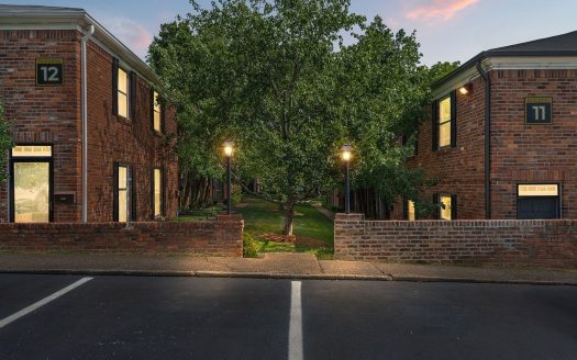 Townhouse for Sale in Nashville, TN 37215 – 2 Bedrooms, 2 Baths – $340000