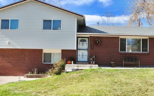 4-Bedroom Single Family Home for Rent in Lakewood, CO 80227 – $3200/mo | 3 Baths | Updated 2025