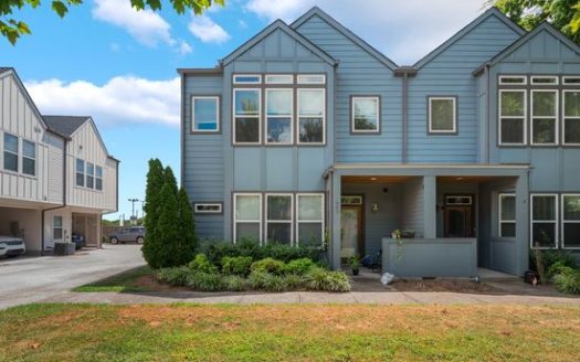 3-Bedroom Townhouse  for Rent in Nashville, TN 37216 – $2995/mo | 3 Baths | Updated 2025