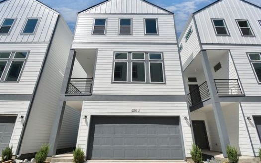 3-Bedroom Townhouse for Rent in Houston, TX 77018 – $2400/mo | 4 Baths | Updated 2025