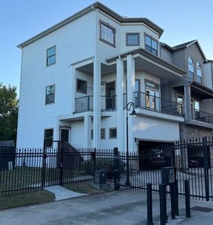 3-Bedroom Single Family Home for Rent in Houston, TX 77007 – $3200/mo | 4 Baths | Updated 2025