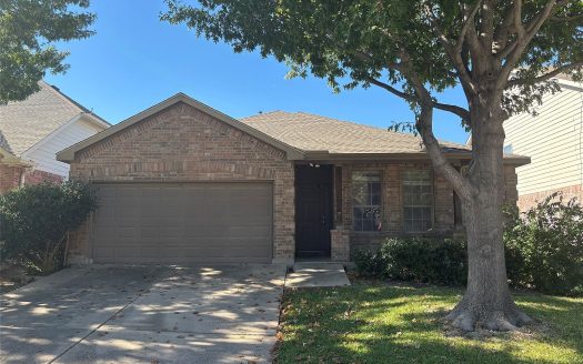 Single Family Home for Sale in Fort Worth, TX 76244 – 3 Bedrooms, 2 Baths – $260000