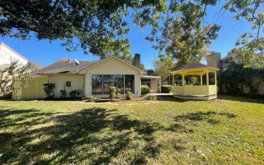 3-Bedroom Single Family Home for Rent in Houston, TX 77088 – $2150/mo | 2 Baths | Updated 2025