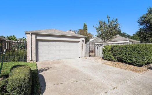 3-Bedroom Single Family Home for Rent in Houston, TX 77084 – $1800/mo | 2 Baths | Updated 2025