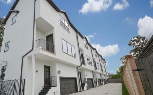 3-Bedroom Townhouse for Rent in Houston, TX 77008 – $2950/mo | 3 Baths | Updated 2025