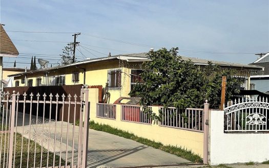 Multi Family Home for Sale in Los Angeles, CA 90061 – 6 Bedrooms, 1 Baths – $715000
