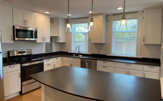 2-Bedroom Apartment for Rent in Seattle, WA 98144 – $2639/mo | 1 Baths | Updated 2025