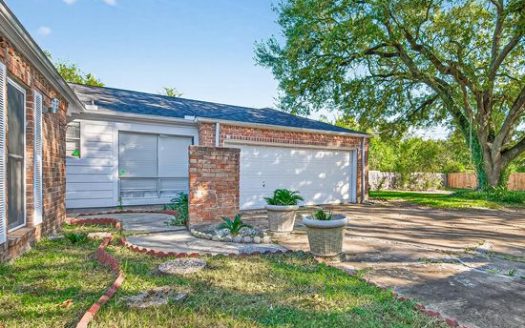 3-Bedroom Single Family Home for Rent in Houston, TX 77077 – $2100/mo | 2 Baths | Updated 2025