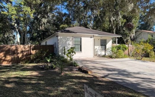 4-Bedroom Single Family Home for Rent in Jacksonville, FL 32211 – $1595/mo | 2 Baths | Updated 2025