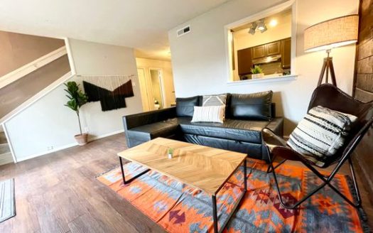 2-Bedroom Townhouse for Rent in Austin, TX 78741 – $1318/mo | 2 Baths | Updated 2025