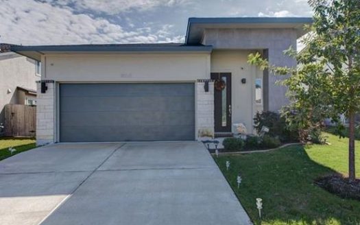 3-Bedroom Single Family Home for Rent in Austin, TX 78744 – $2498/mo | 2 Baths | Updated 2025