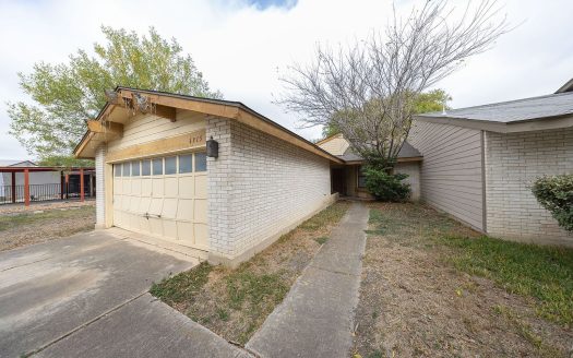 Townhouse for Sale in San Antonio, TX 78239 – 3 Bedrooms, 2 Baths – $160000