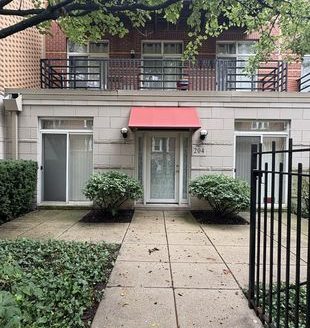 1-Bedroom Townhouse  for Rent in Chicago, IL 60653 – $2000/mo | 1 Baths | Updated 2025