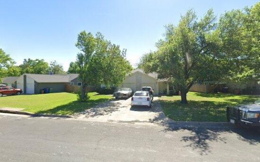 3-Bedroom Townhouse for Rent in Austin, TX 78729 – $1900/mo | 2 Baths | Updated 2025