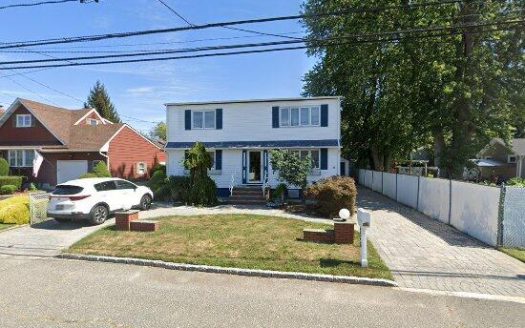 2-Bedroom Apartment for Rent in Lindenhurst, NY 11757 – $2500/mo | 1 Baths | Updated 2025