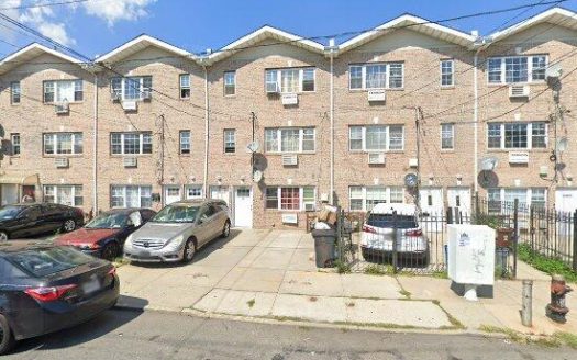 3-Bedroom Townhouse for Rent in Far Rockaway, NY 11691 – $3606/mo | 1 Baths | Updated 2025