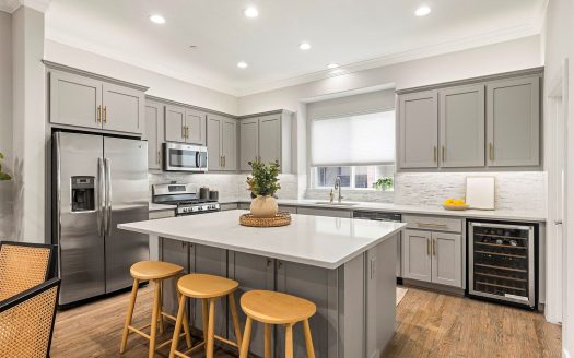 Condo for Sale in Dallas, TX 75206 – 2 Bedrooms, 3 Baths – $499000