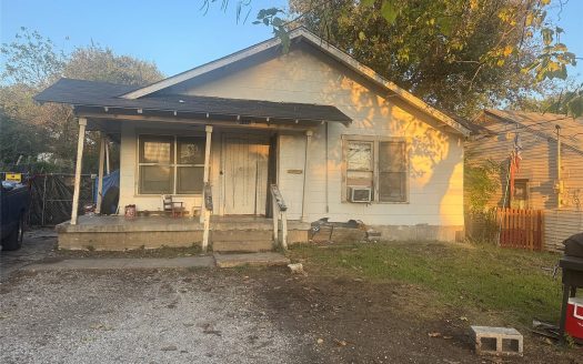 Single Family Home for Sale in Dallas, TX 75216 – 2 Bedrooms, 1 Baths – $165000