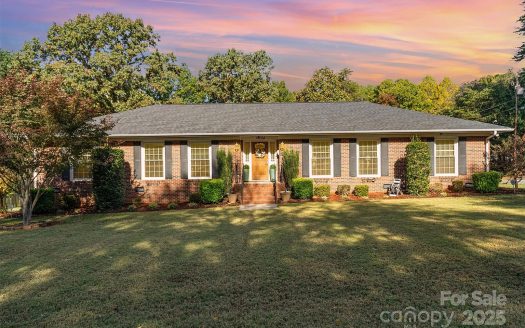 Single Family Home for Sale in Charlotte, NC 28278 – 3 Bedrooms, 2 Baths – $425000