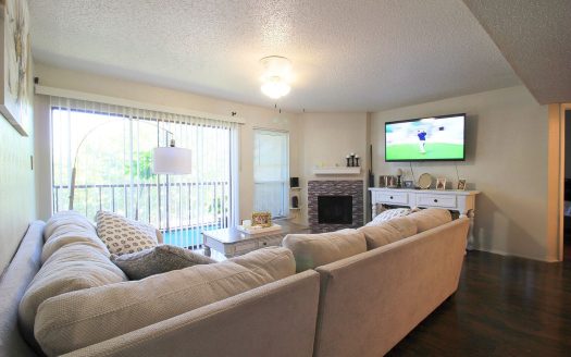 Condo for Sale in Dallas, TX 75243 – 2 Bedrooms, 2 Baths – $129000