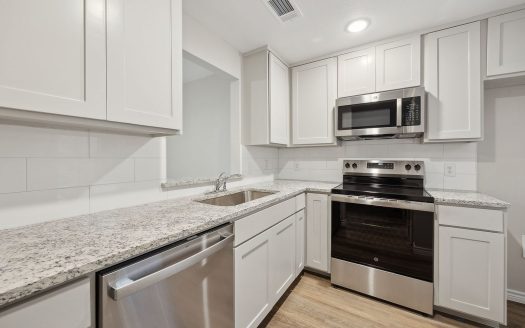 Condo for Sale in Dallas, TX 75248 – 2 Bedrooms, 2 Baths – $199000