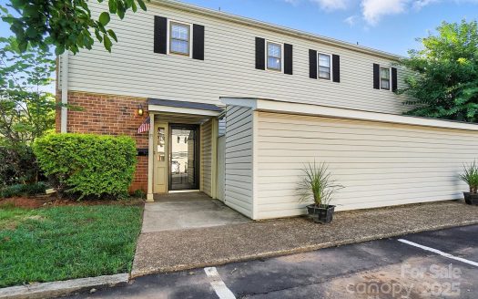 Condo for Sale in Charlotte, NC 28210 – 2 Bedrooms, 3 Baths – $259000