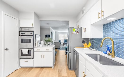Condo for Sale in Dallas, TX 75230 – 2 Bedrooms, 2 Baths – $171900