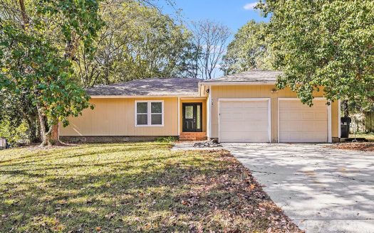 Single Family Home for Sale in Charlotte, NC 28226 – 3 Bedrooms, 2 Baths – $359900
