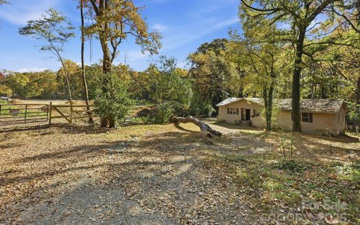Single Family Home for Sale in Charlotte, NC 28208 – 3 Bedrooms, 2 Baths – $320000