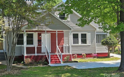 Single Family Home for Sale in Charlotte, NC 28208 – 5 Bedrooms, 3 Baths – $497000