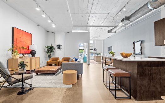 Condo for Sale in Dallas, TX 75202 – 1 Bedroom, 1 Bath – $260000