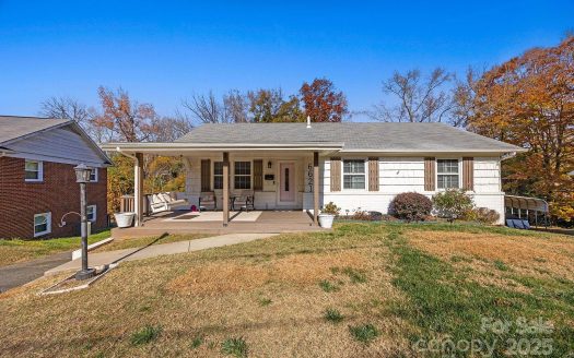 Single Family Home for Sale in Charlotte, NC 28210 – 4 Bedrooms, 3 Baths – $609000