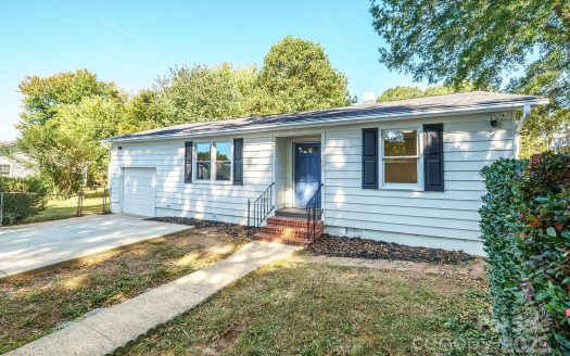 Single Family Home for Sale in Charlotte, NC 28208 – 2 Bedrooms, 2 Baths – $300000