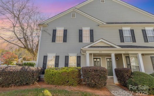 Townhouse for Sale in Charlotte, NC 28215 – 2 Bedrooms, 3 Baths – $240000