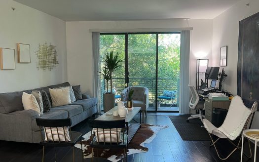 Condo for Sale in Dallas, TX 75219 – 1 Bedroom, 1 Bath – $265000