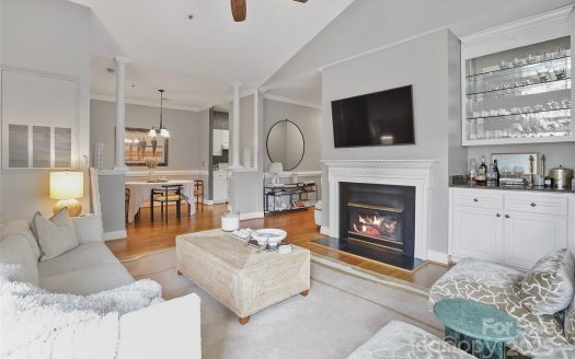 Condo for Sale in Charlotte, NC 28210 – 2 Bedrooms, 2 Baths – $330000