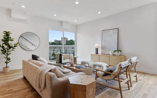 Townhouse for Sale in Dallas, TX 75219 – 3 Bedrooms, 4 Baths – $874900