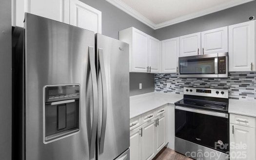 Condo for Sale in Charlotte, NC 28269 – 3 Bedrooms, 3 Baths – $235000