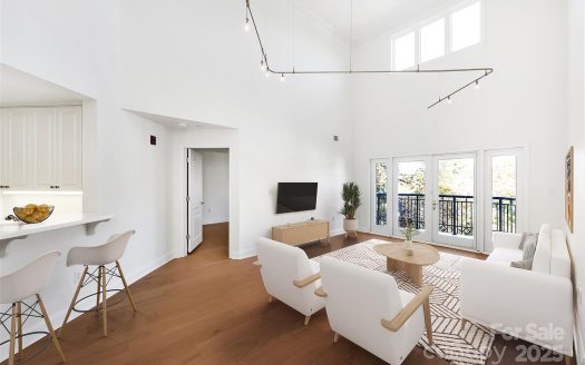 Condo for Sale in Charlotte, NC 28202 – 2 Bedrooms, 2 Baths – $519000