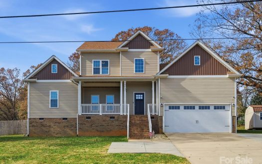Single Family Home for Sale in Charlotte, NC 28216 – 3 Bedrooms, 3 Baths – $620000
