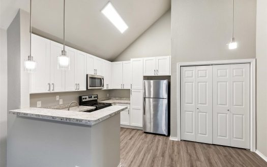 Condo for Sale in Dallas, TX 75231 – 2 Bedrooms, 2 Baths – $180000