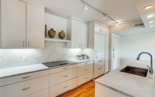 Condo for Sale in Dallas, TX 75219 – 2 Bedrooms, 2 Baths – $459500