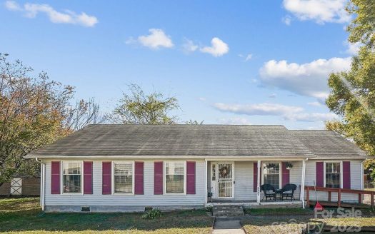 Single Family Home for Sale in Pineville, NC 28134 – 4 Bedrooms, 3 Baths – $345000